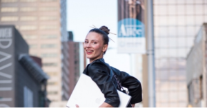 街中イキイキ女性